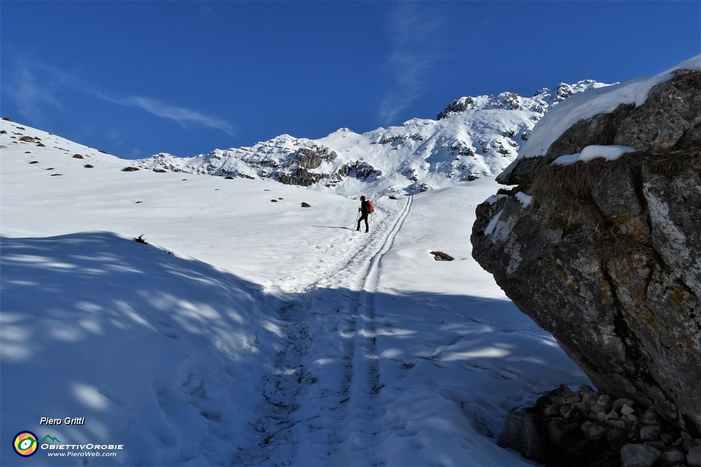 32 Salendo sulla traccia del sent. 502 verso il Passo La Forca.JPG